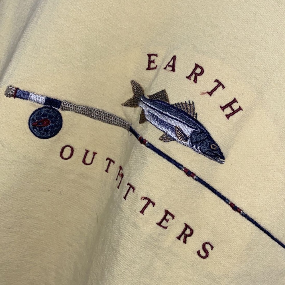 Vintage earth outfitters t shirt
